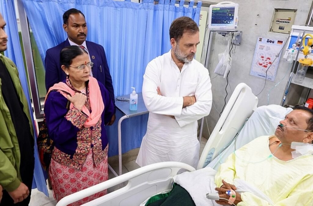 राहुल-गांधी-ने-की-पहलगाम-हमले-के-पीड़ितों-से-मुलाकात,-बोले-‘टेरर-अटैक-के-पीछे-हमें-बांटने-की-मंशा’